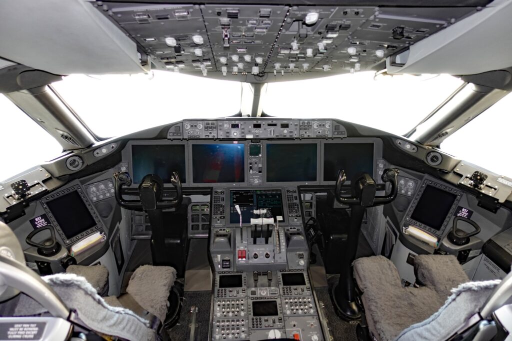 Boeing 787 cockpit